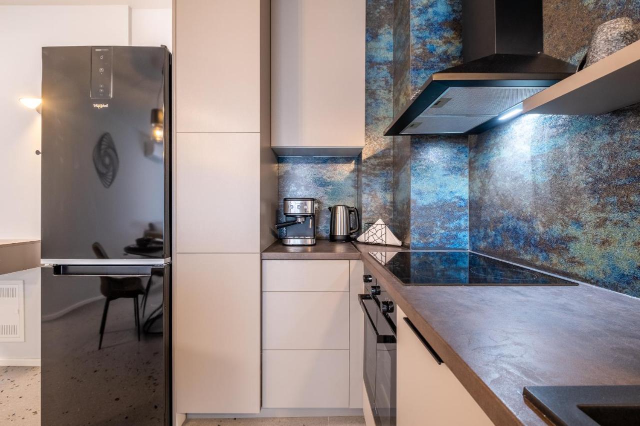 Emirates Lux Apartment And Parking 소피아 외부 사진