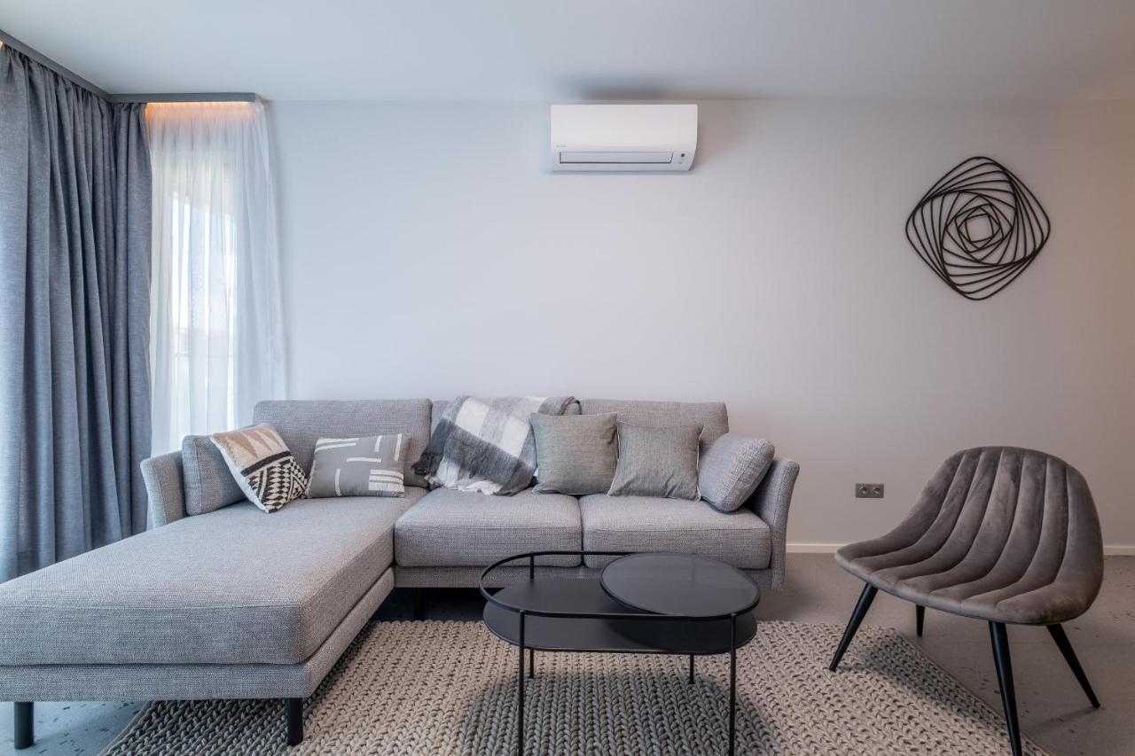 Emirates Lux Apartment And Parking 소피아 외부 사진