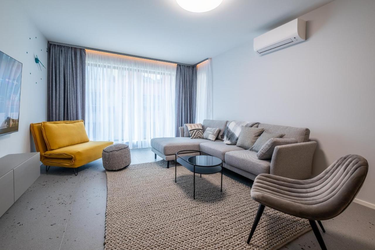 Emirates Lux Apartment And Parking 소피아 외부 사진