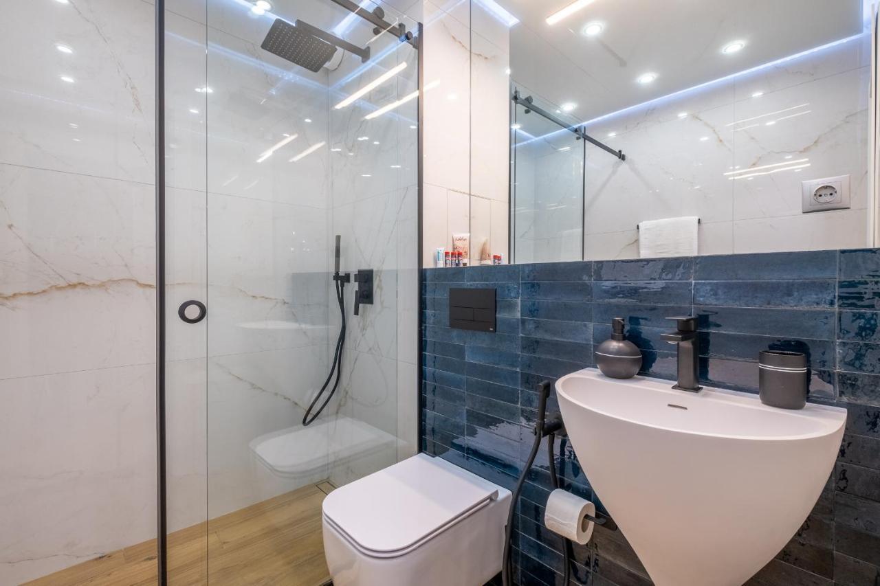 Emirates Lux Apartment And Parking 소피아 외부 사진