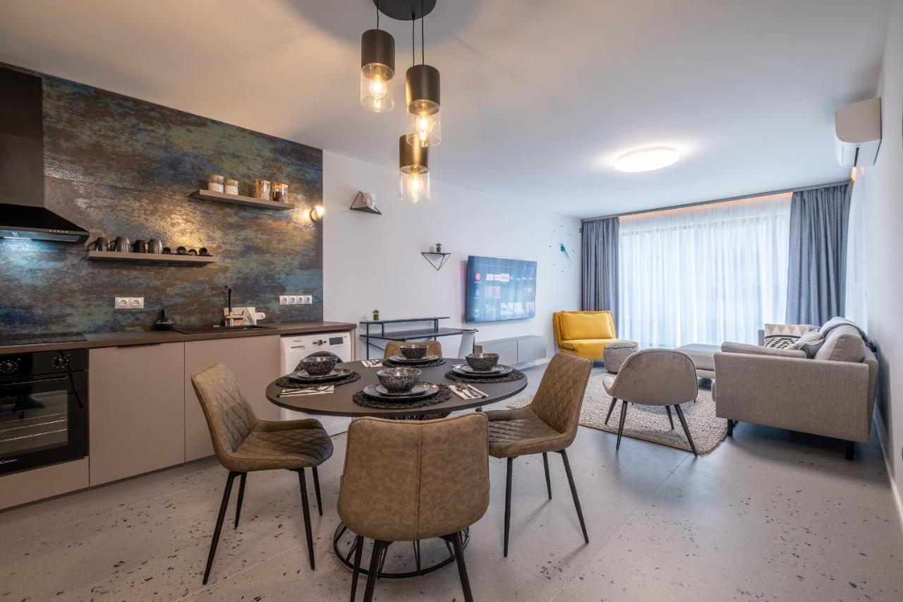 Emirates Lux Apartment And Parking 소피아 외부 사진