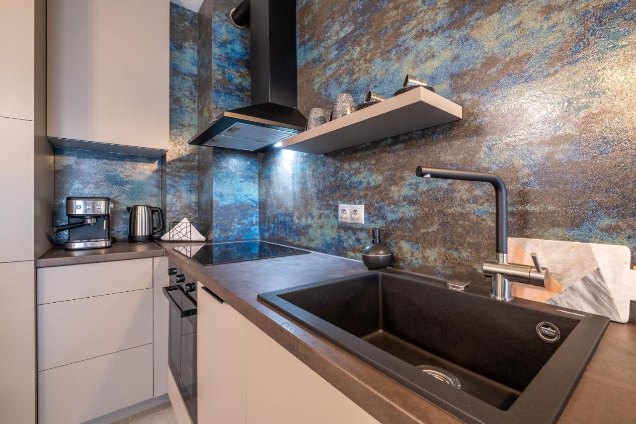 Emirates Lux Apartment And Parking 소피아 외부 사진