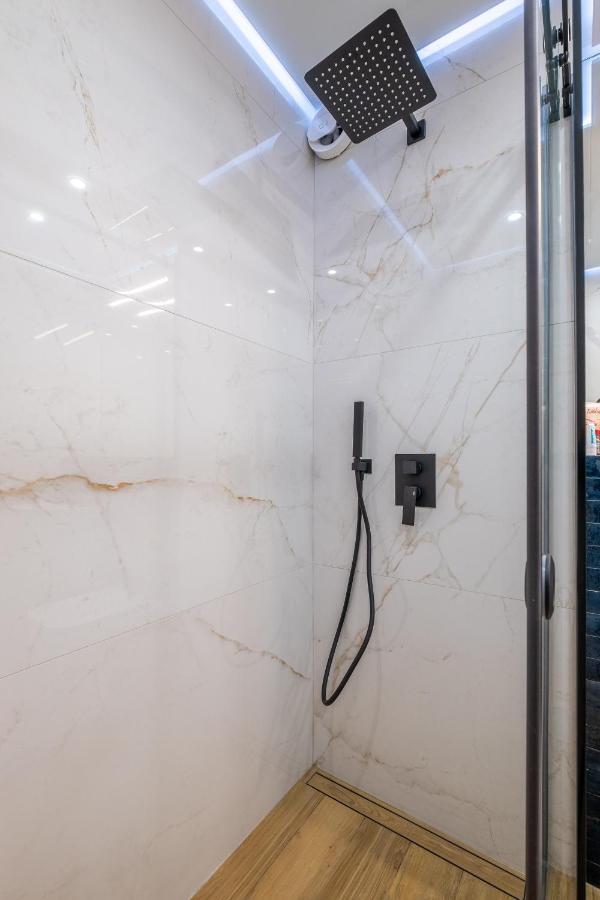 Emirates Lux Apartment And Parking 소피아 외부 사진