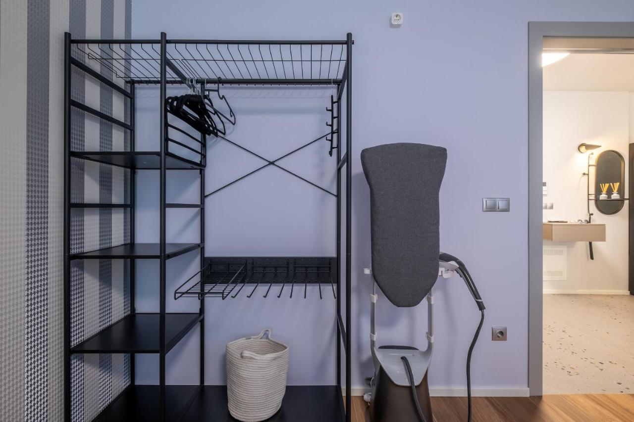 Emirates Lux Apartment And Parking 소피아 외부 사진