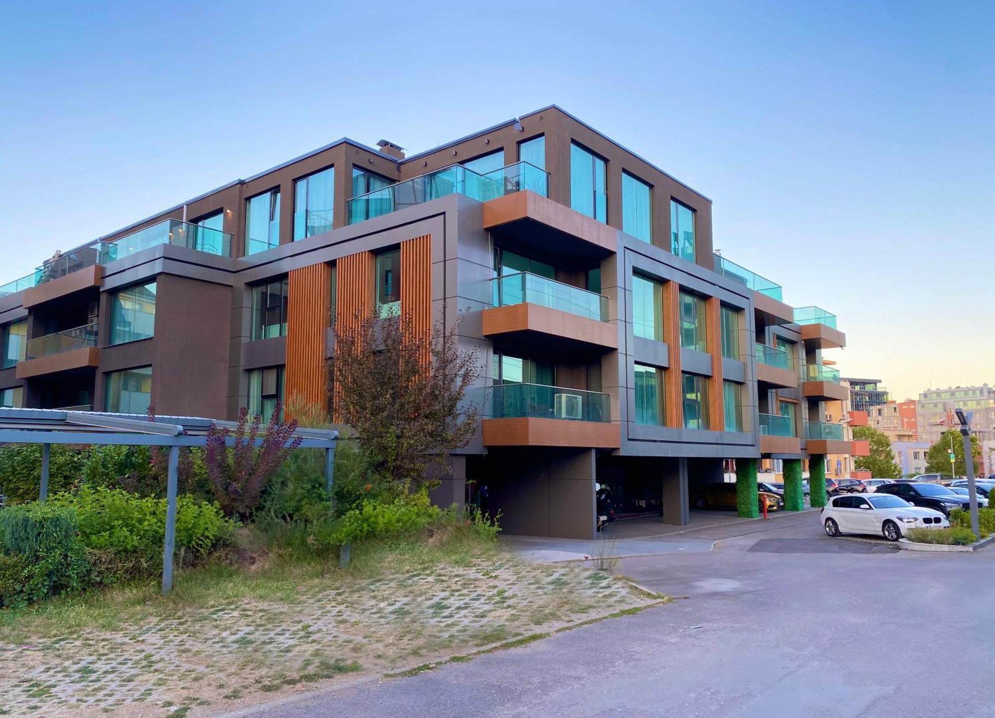 Emirates Lux Apartment And Parking 소피아 외부 사진
